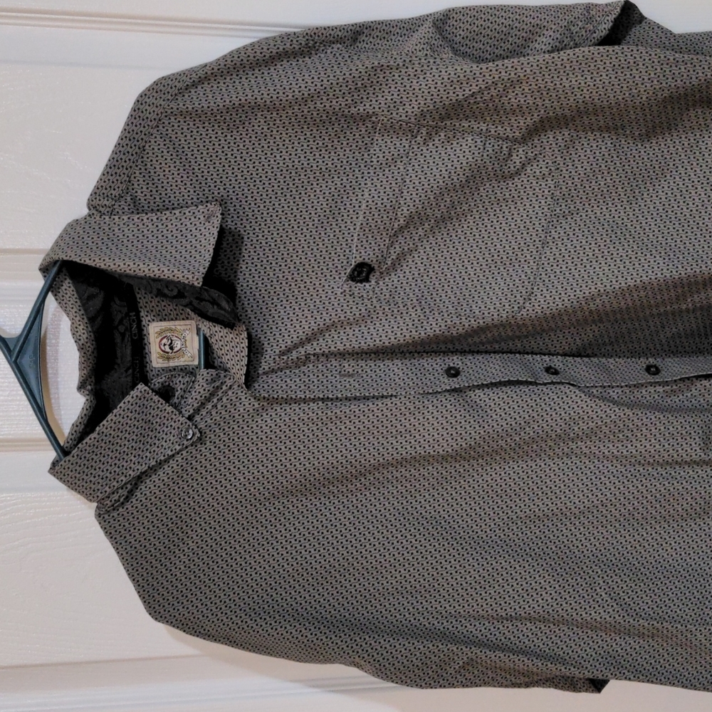 Men's cinch button down.